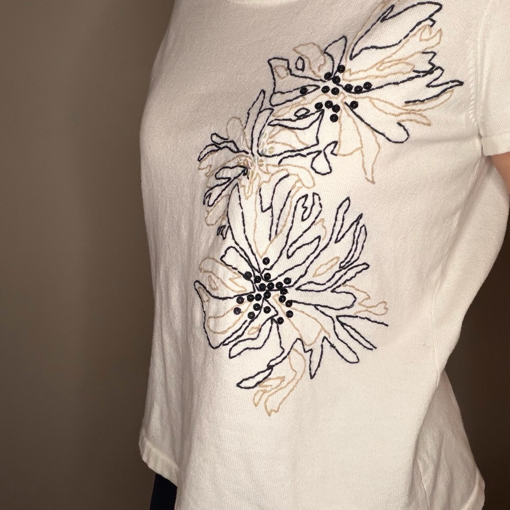 Liz Claiborne Floral Minimalist Embroidered White Top